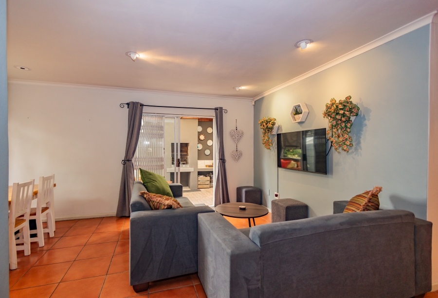 3 Bedroom Property for Sale in The Crest Western Cape